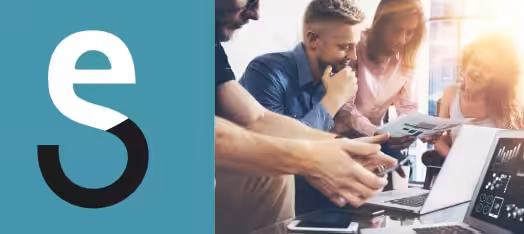 Equipo revisando datos y gráficos de gestión empresarial