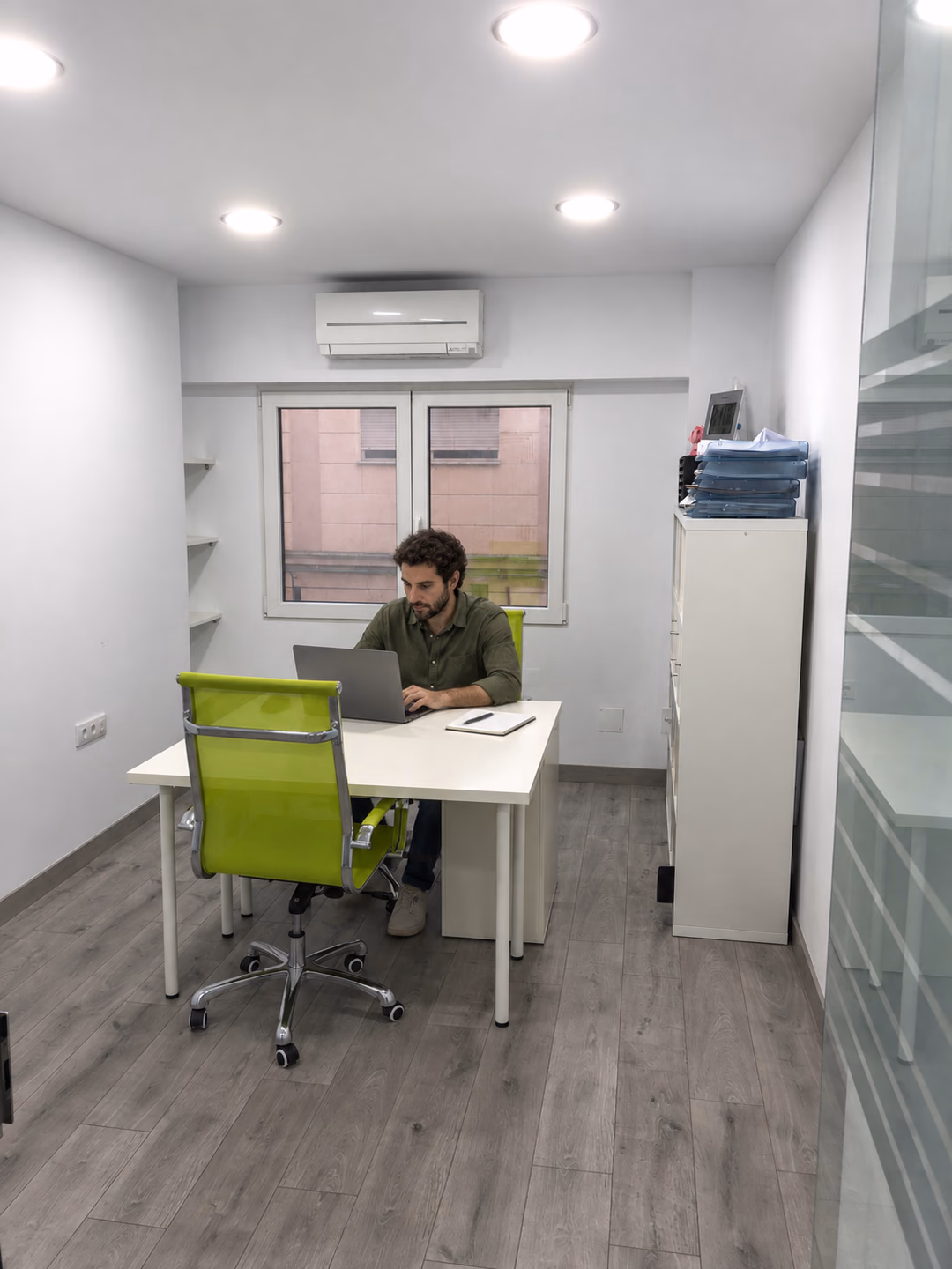 Despacho individual en las oficinas de Presencia en Internet