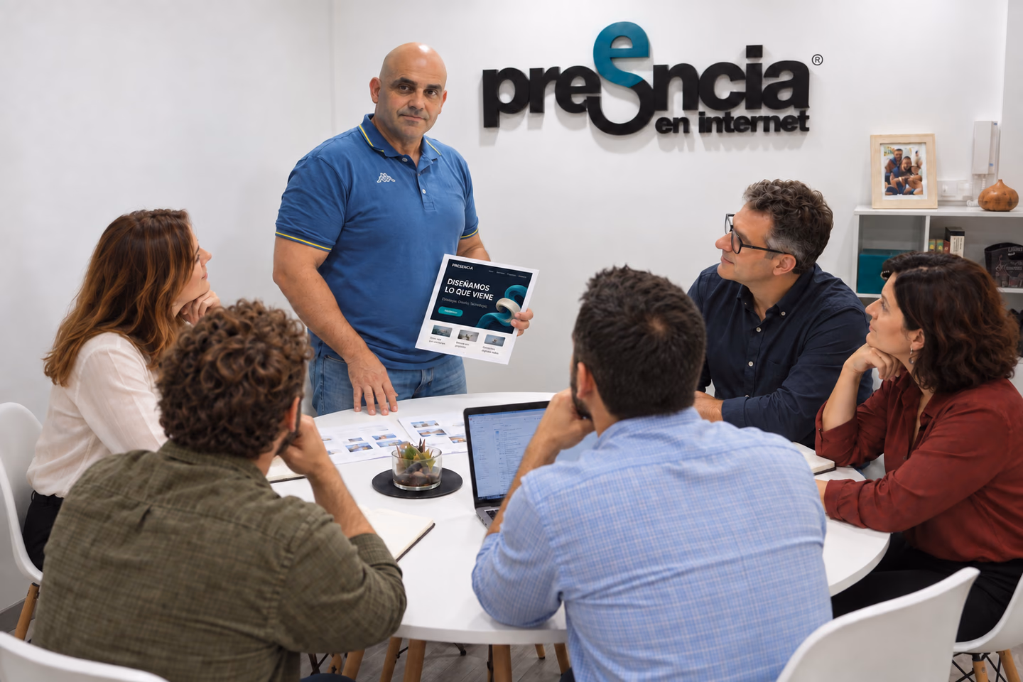 Equipo de Presencia en Internet en una reunión de trabajo en Albacete